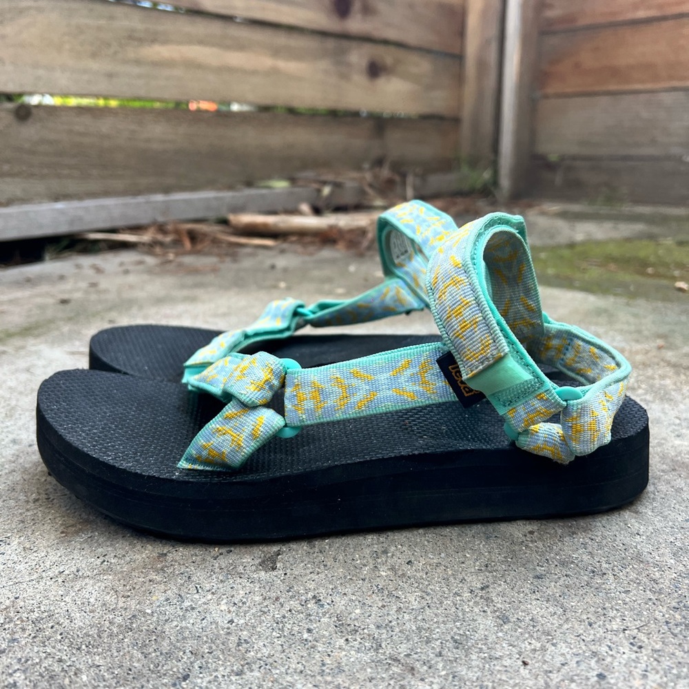 TEVA midform sandals Women’s, Size 10